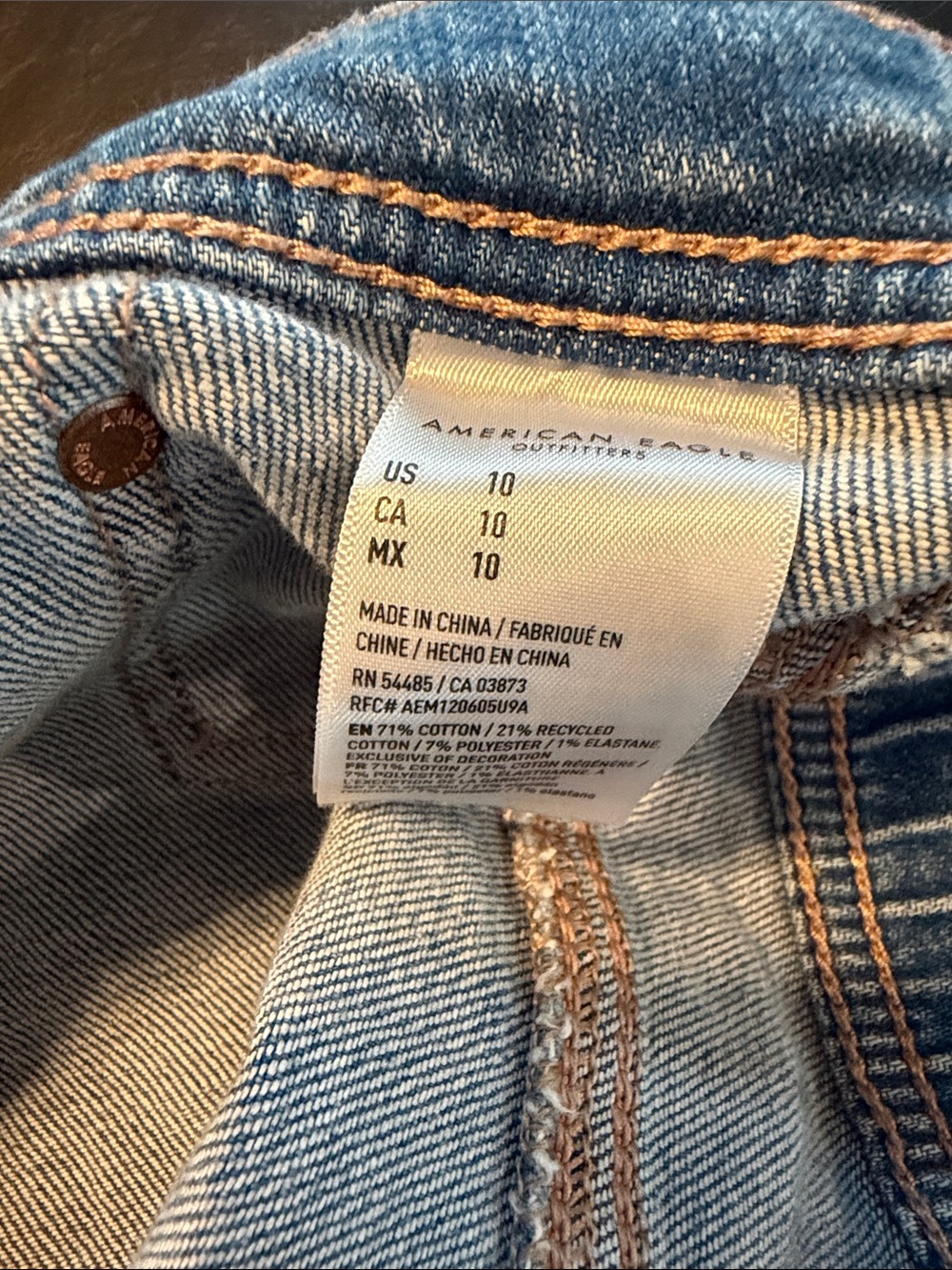 Woman’s American Eagle Outfitters Light Blue Cuffed Denim Shorts, Size 10 - Picture 4 of 4